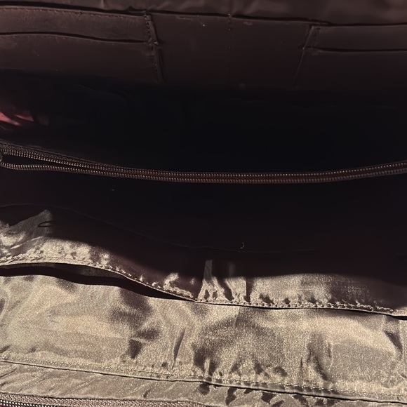 Black leather 15 inch by 13 inch leather briefcase Excellent condition perfect - Picture 4 of 6